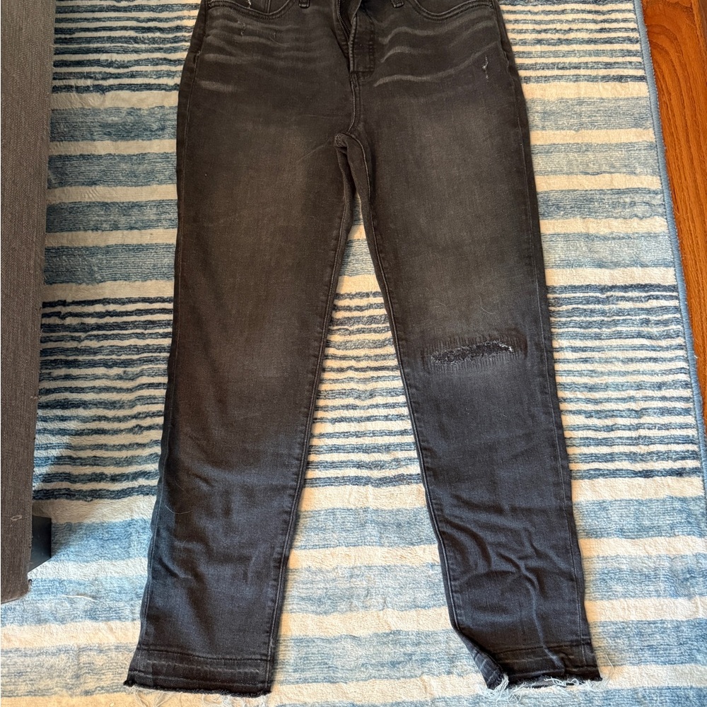 Women's Black Distressed Skinny Jeans